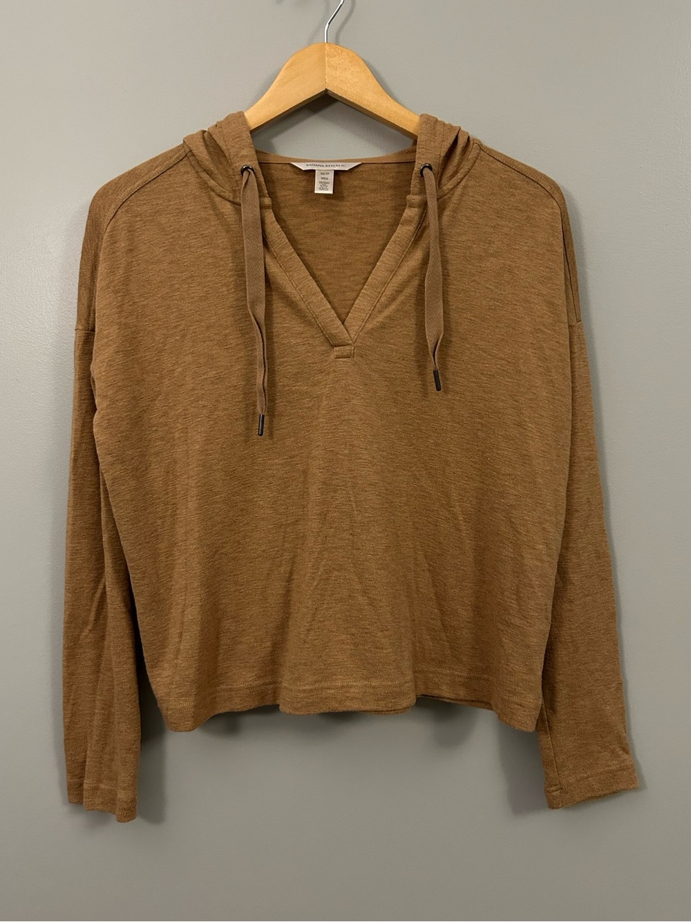 Banana Republic V-Neck Drawstring Hoodie in Camel Brown XS